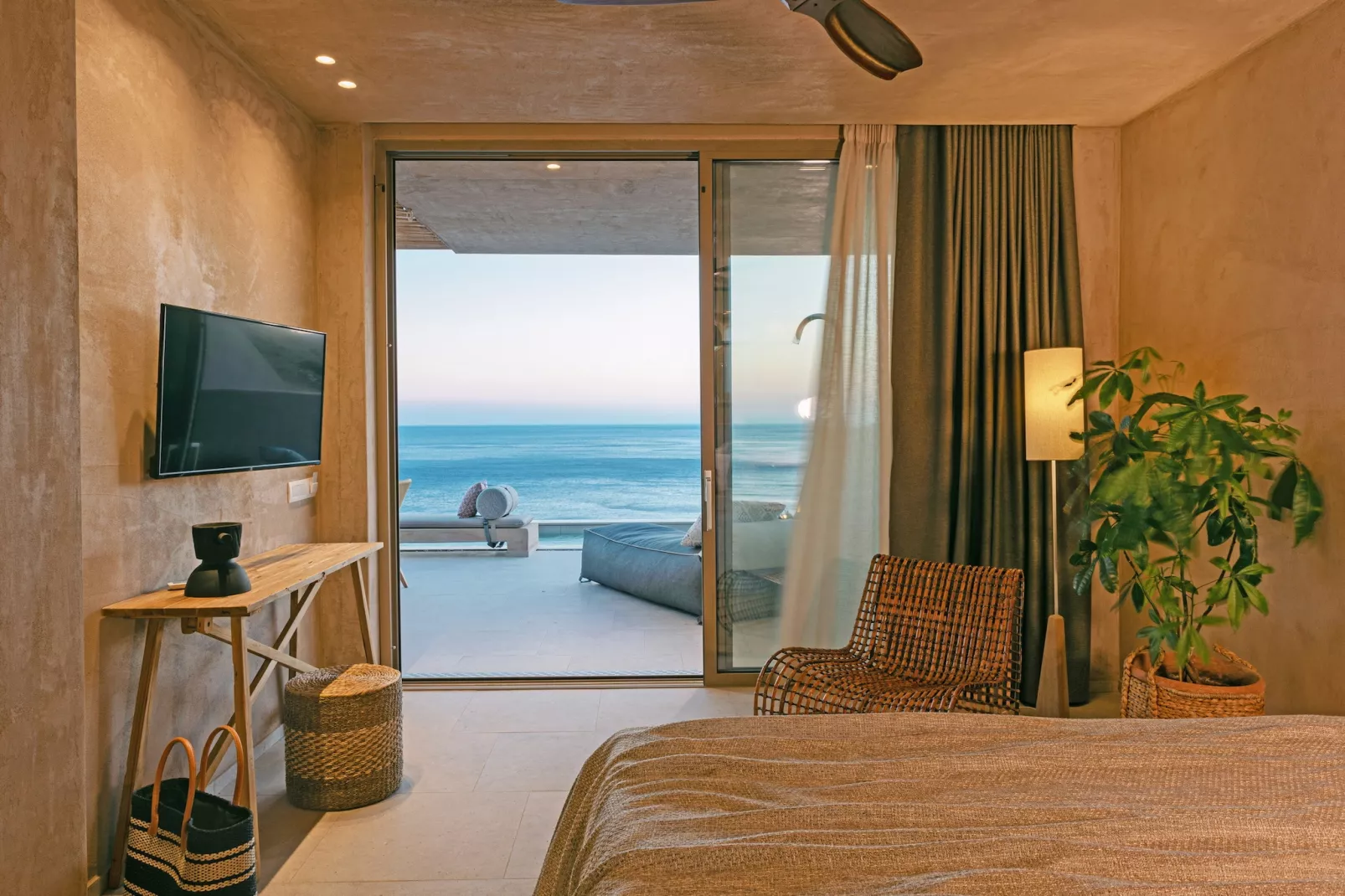 Altera Cave-Iris Villa-Chambre