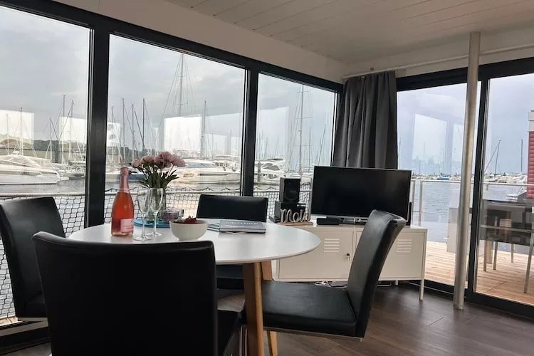 Floating 44 - Boot 1 Nikse / 2 Personen-Wohnzimmer