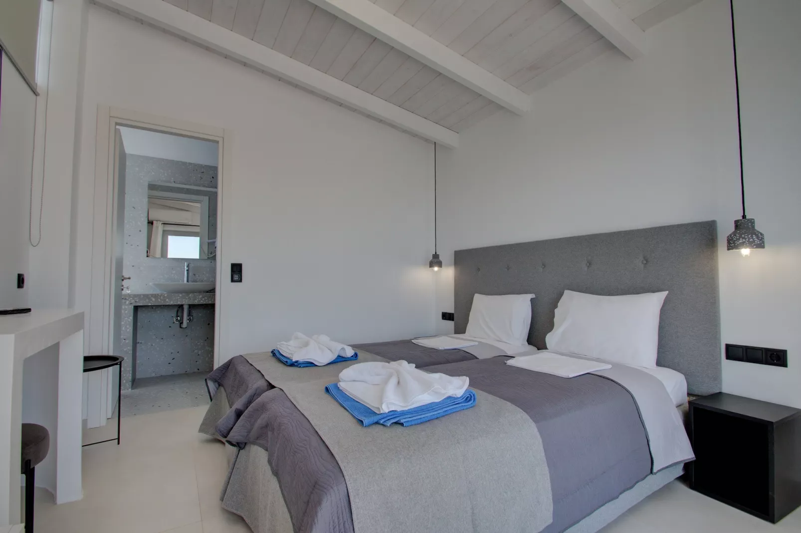 Pyrgos Exclusive 4