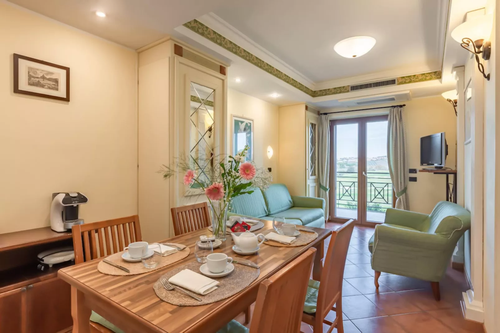 Bilocale vista giardino 105-Dining room