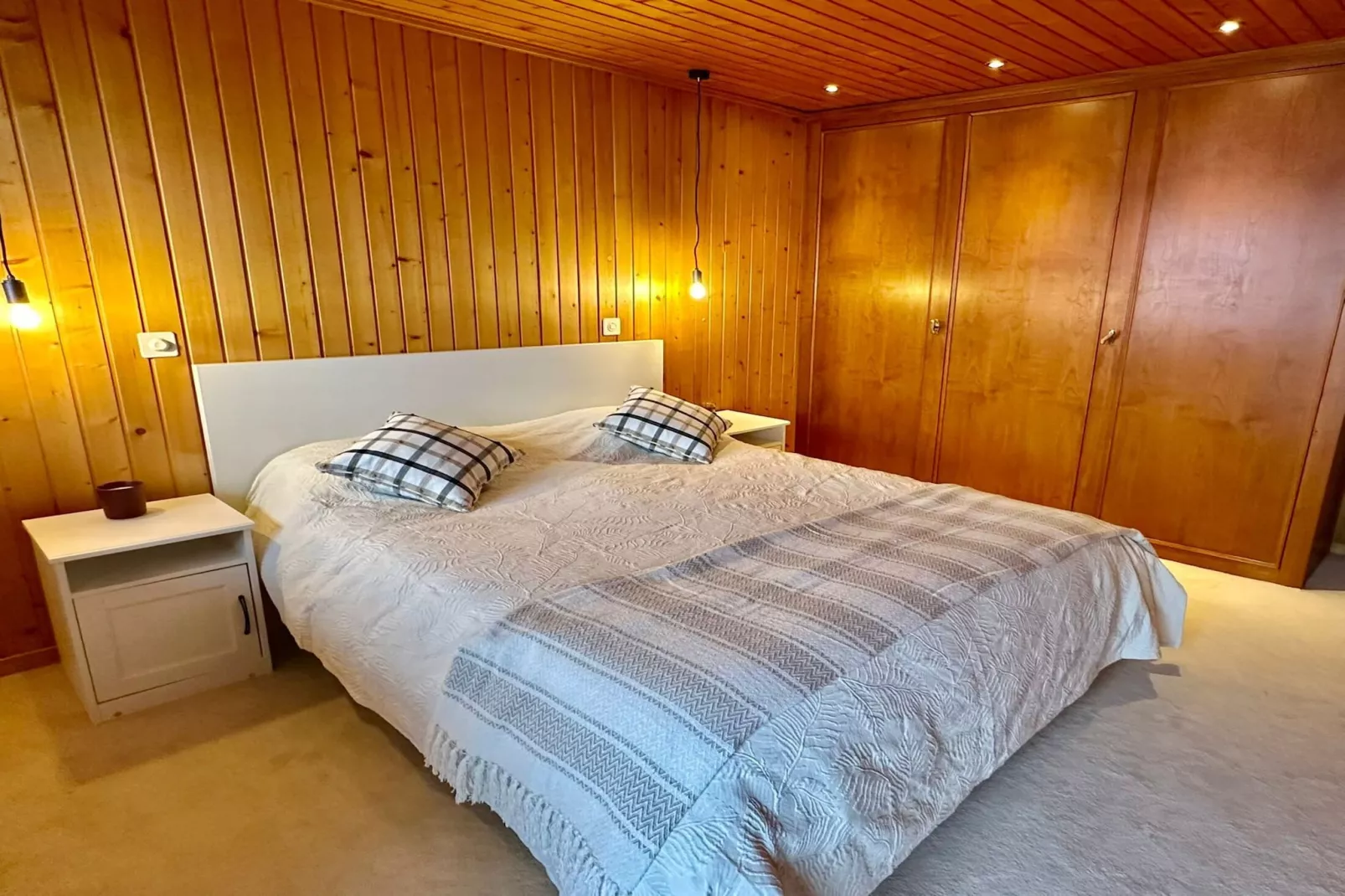 Chalet Bliss Spacious Six Bedrooms And Breathtaking Views-Bedroom