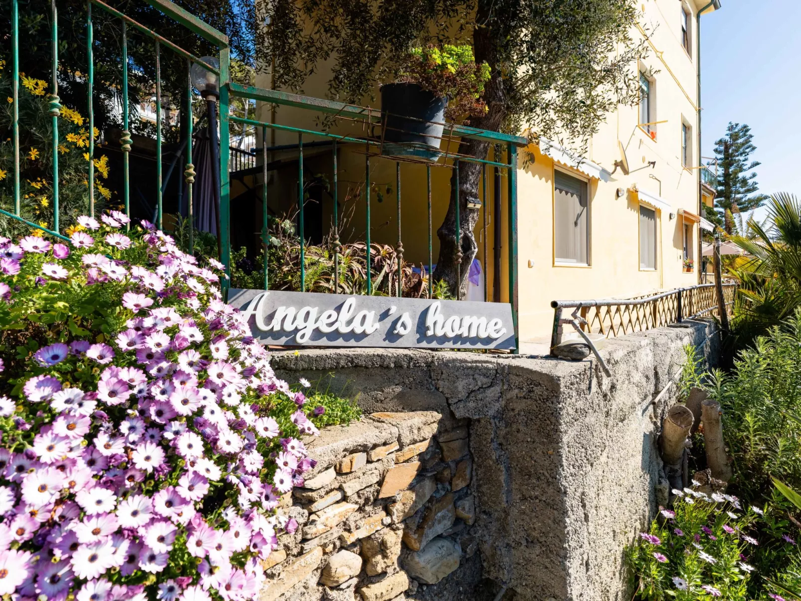 Angela's Home-Outside