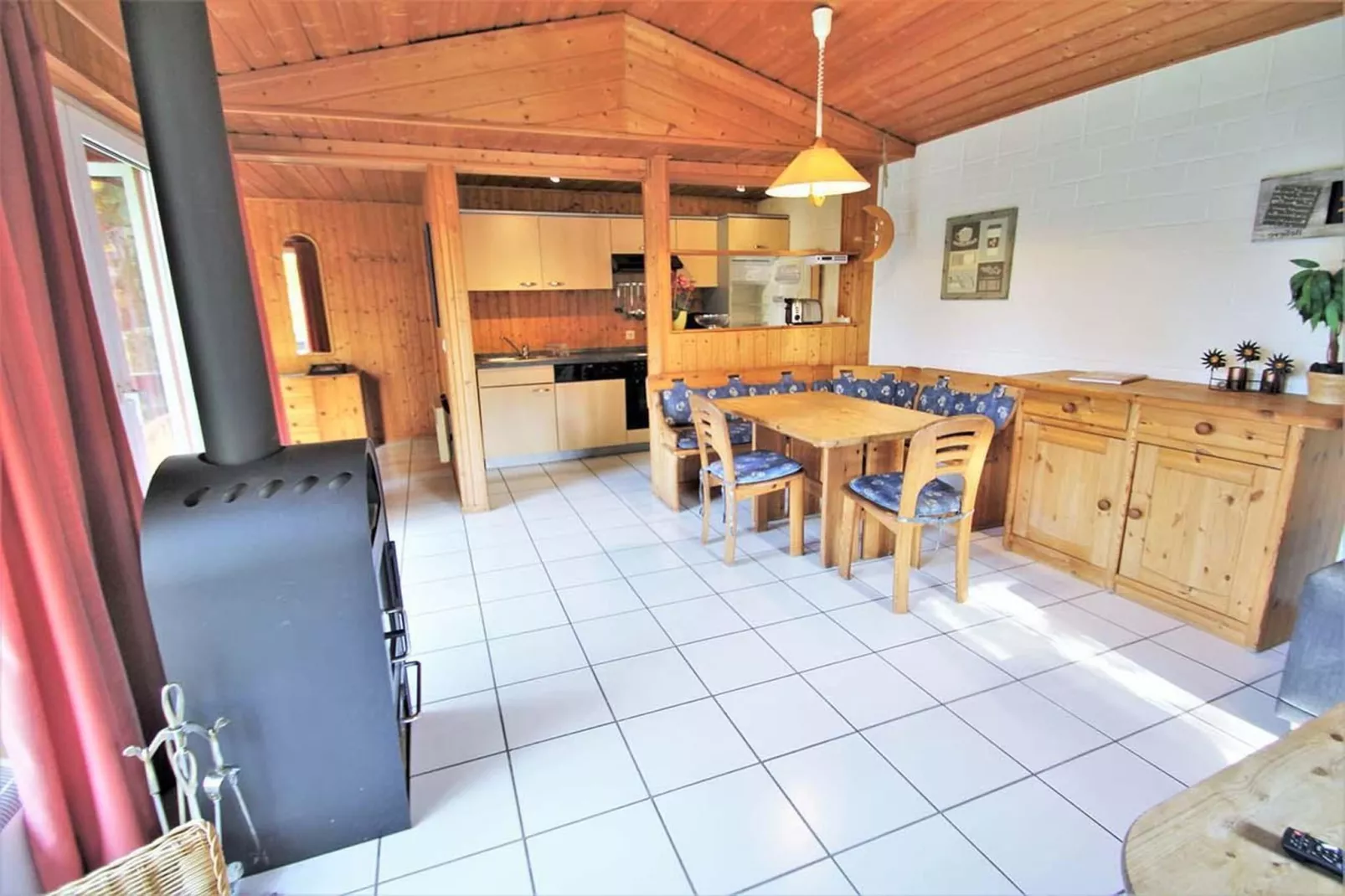 Reiher 24-Dining room