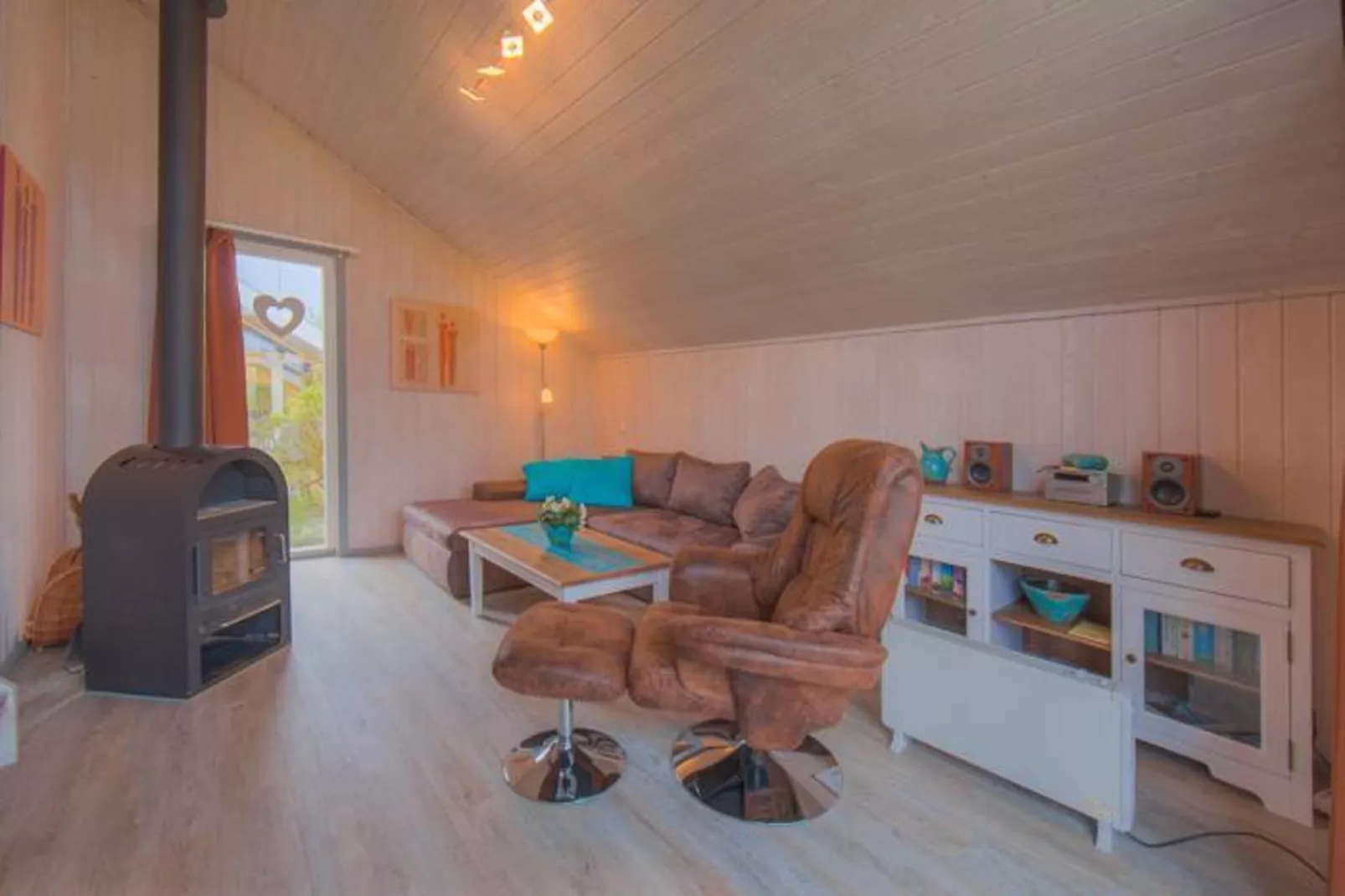FH Wildgans Comfort mit Sauna & Kaminofen 81 qm 137-Living room