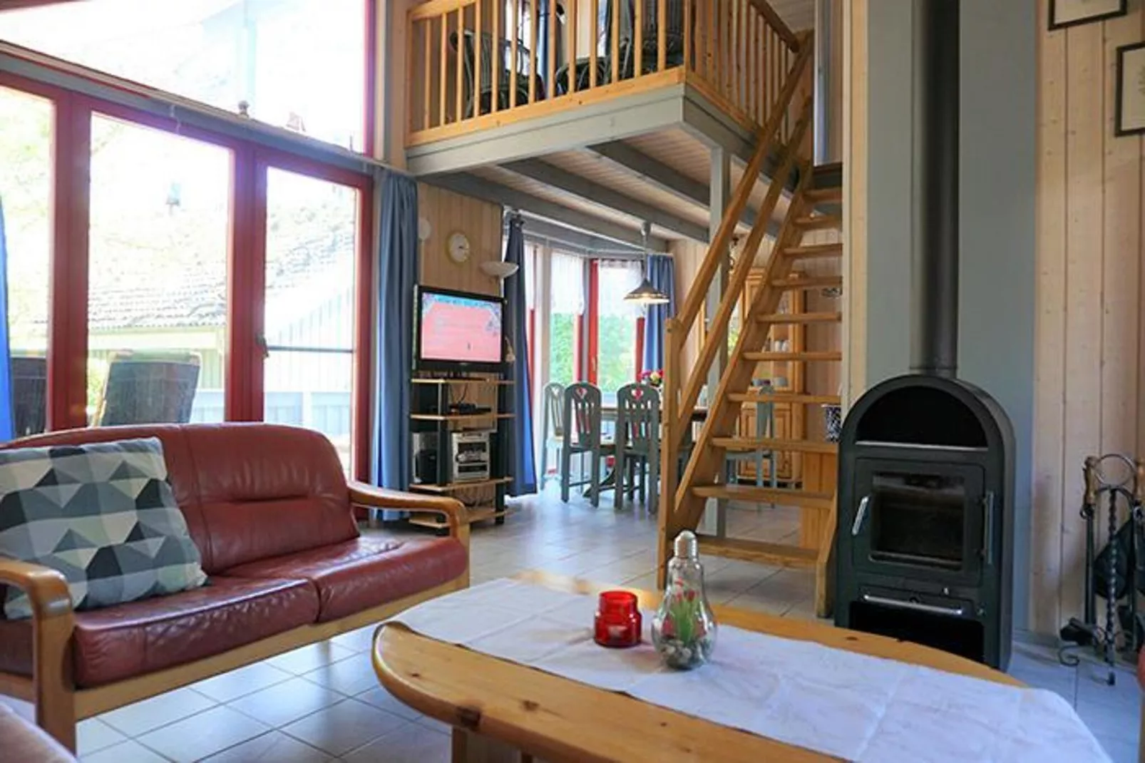 FH Wildgans Comfort mit Sauna & Kaminofen 81 qm 182-Living room