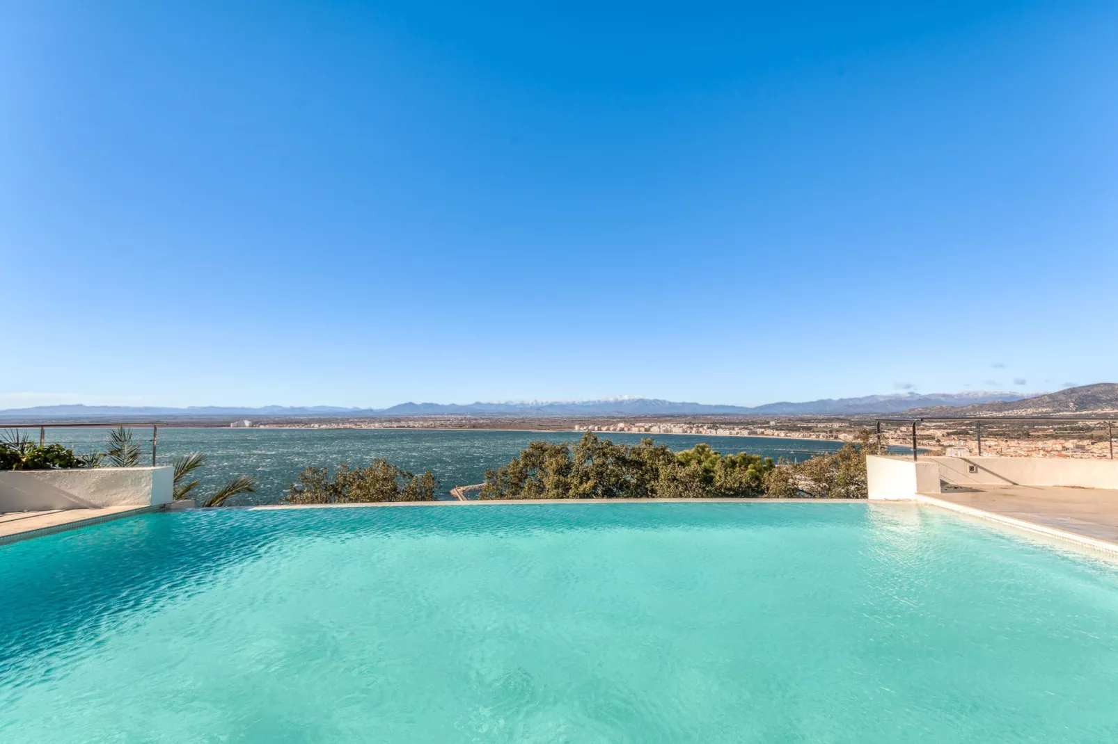 VILLA LOU-Piscine