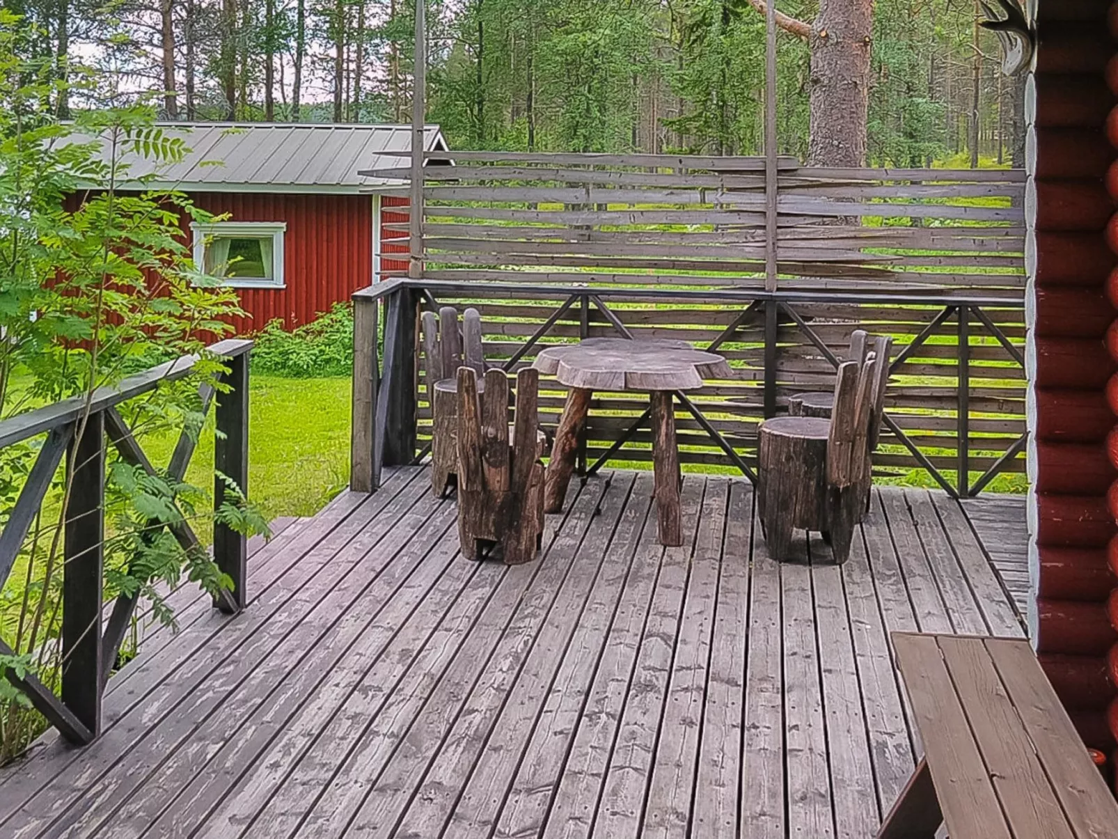Lystikämän tupa-Dehors