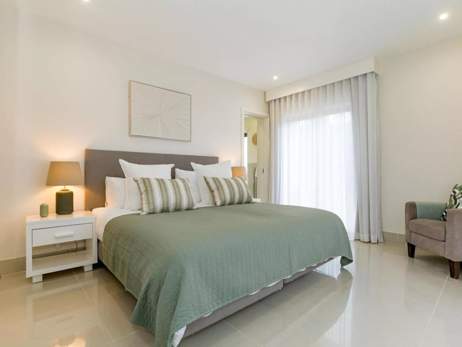 Pine Hills Reva Santuary Modern Elegance-Inside