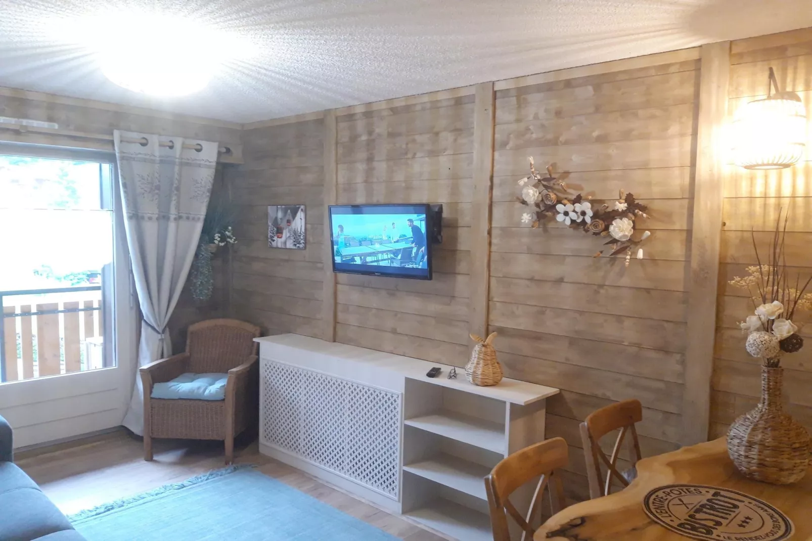 Alpenlake AP122 VIEW & NATURE 4 Pers.-Living room
