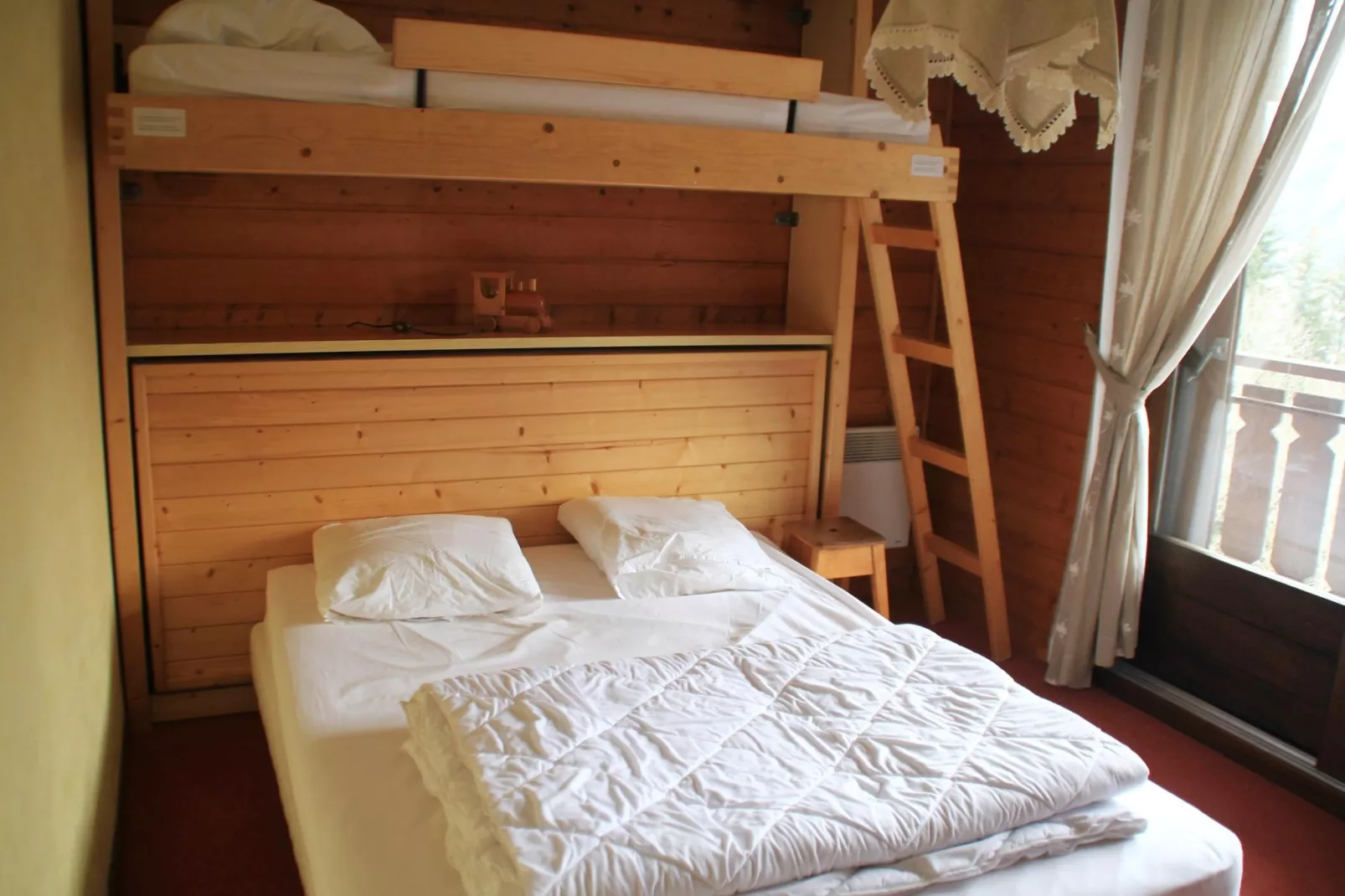 Corina CN35 QUIET & NATURE 5 Pers.-Bedroom