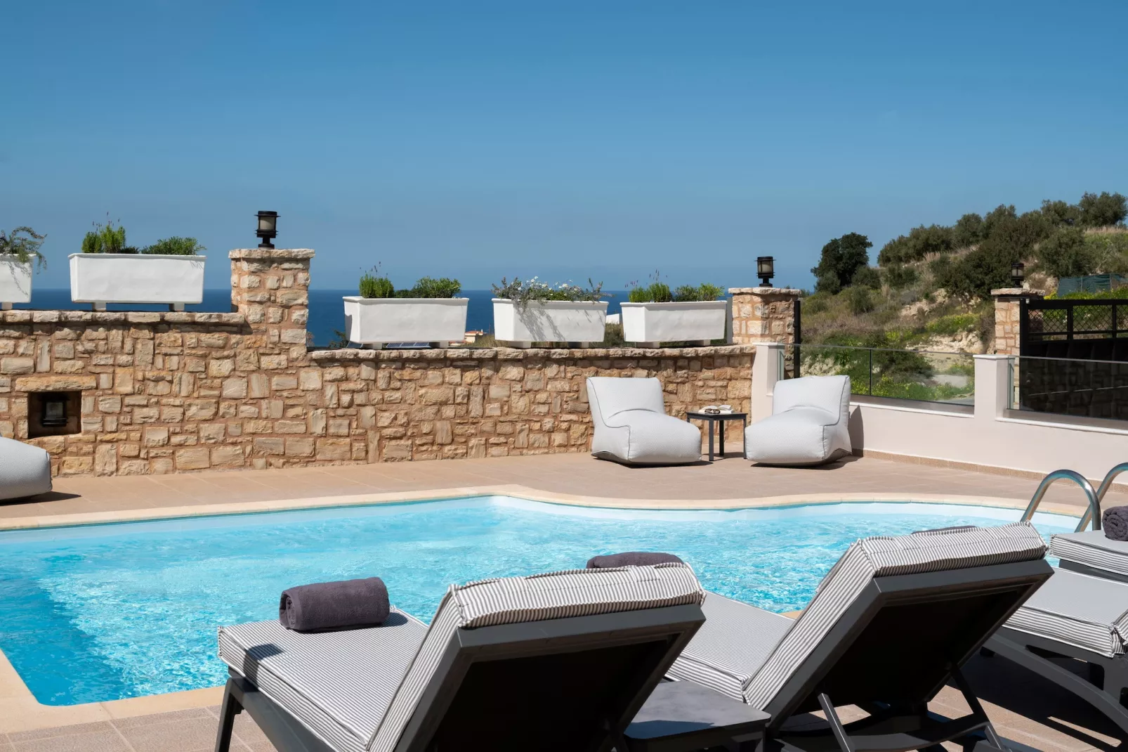 Zen Grande-Pool