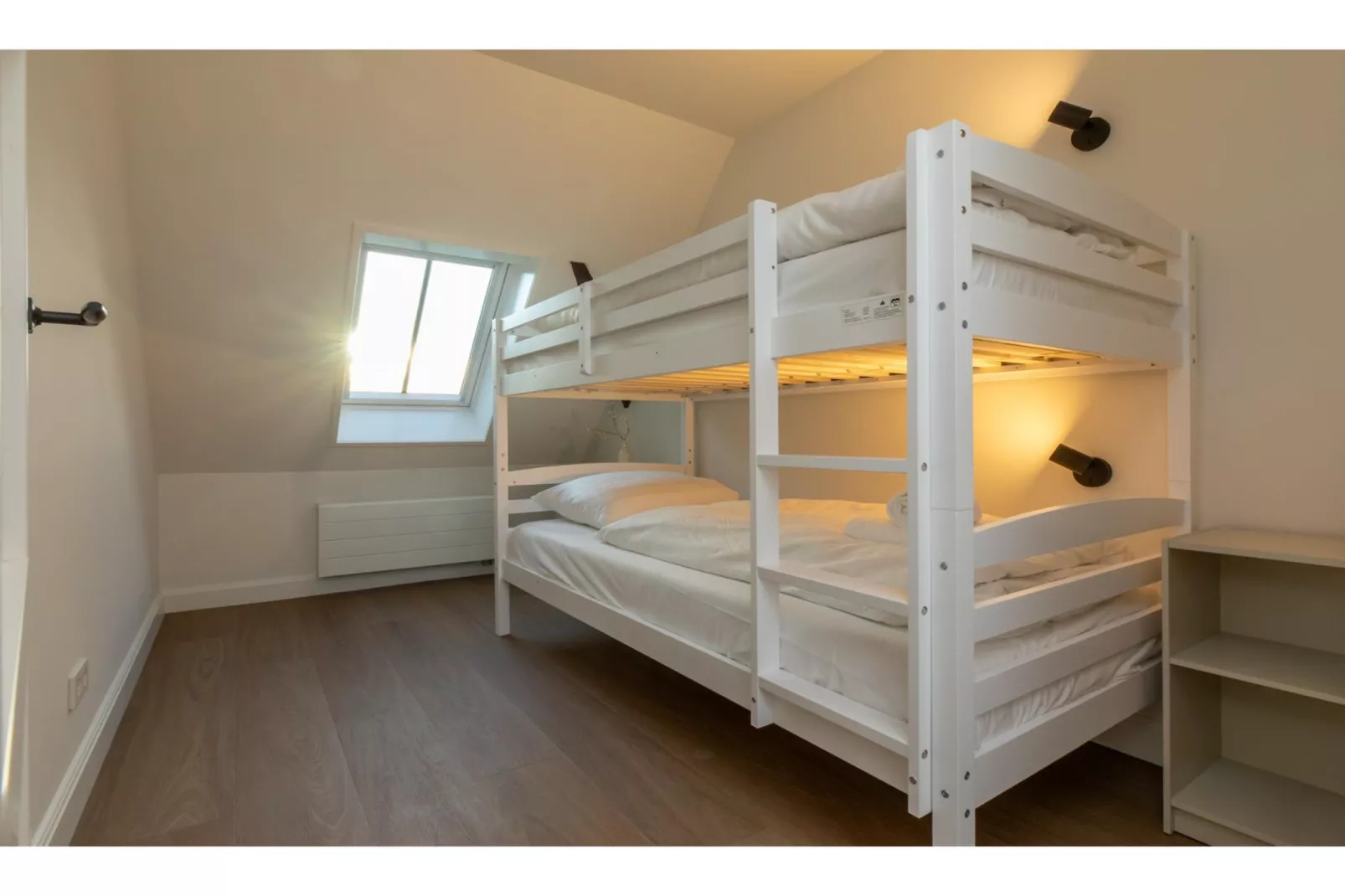 Vakantiehuis 'Boerderij Molenhof' - Stationsweg 5  Heinkenszand-Bedroom