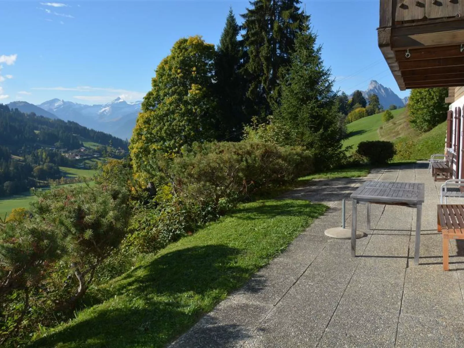 La Ruche, Chalet-Outside