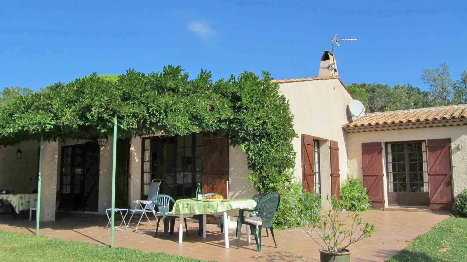 Entre les vignes-Exterior summer