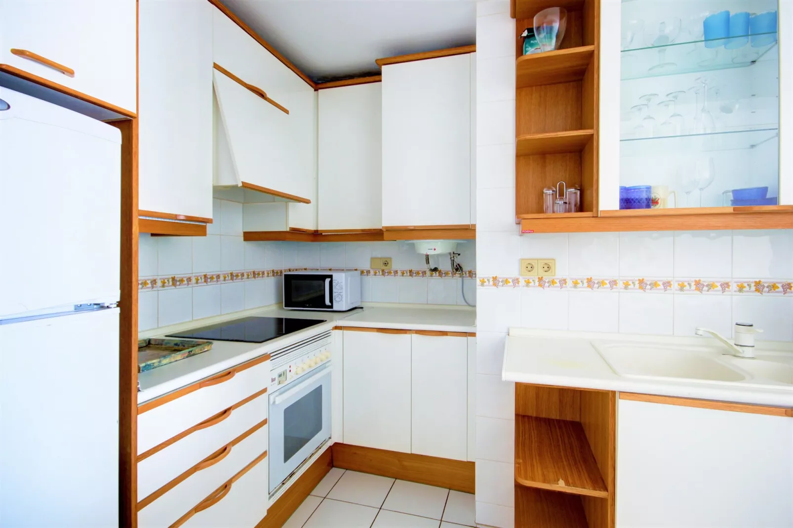 MARE NOSTRUM 1 18 Roses-Kitchen