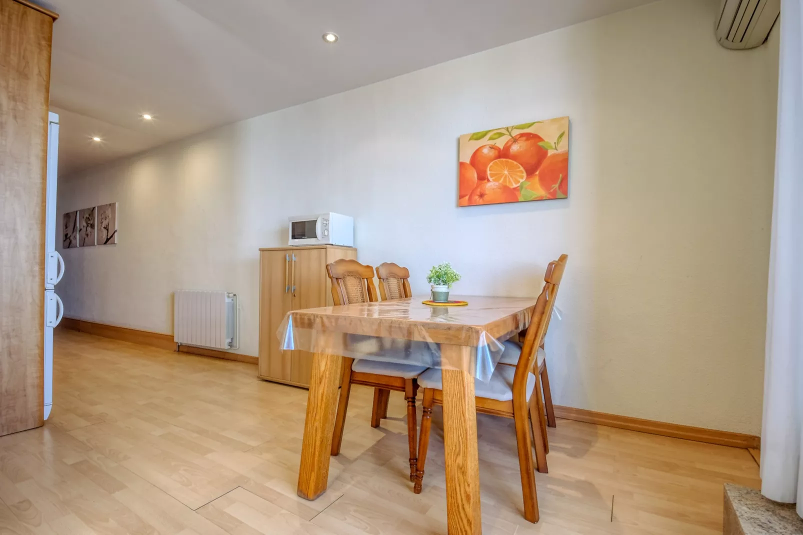P.C. GREGAL 4 ATICO Roses-Dining room