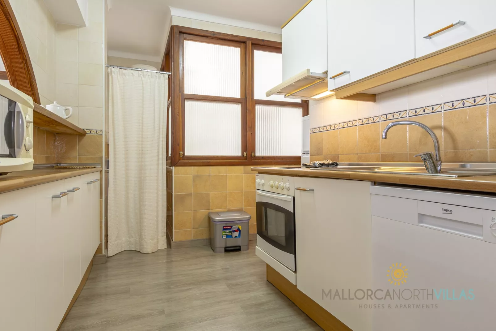 Apartamento Voramar II: Primera Línea en Pine Walk-Cuisine