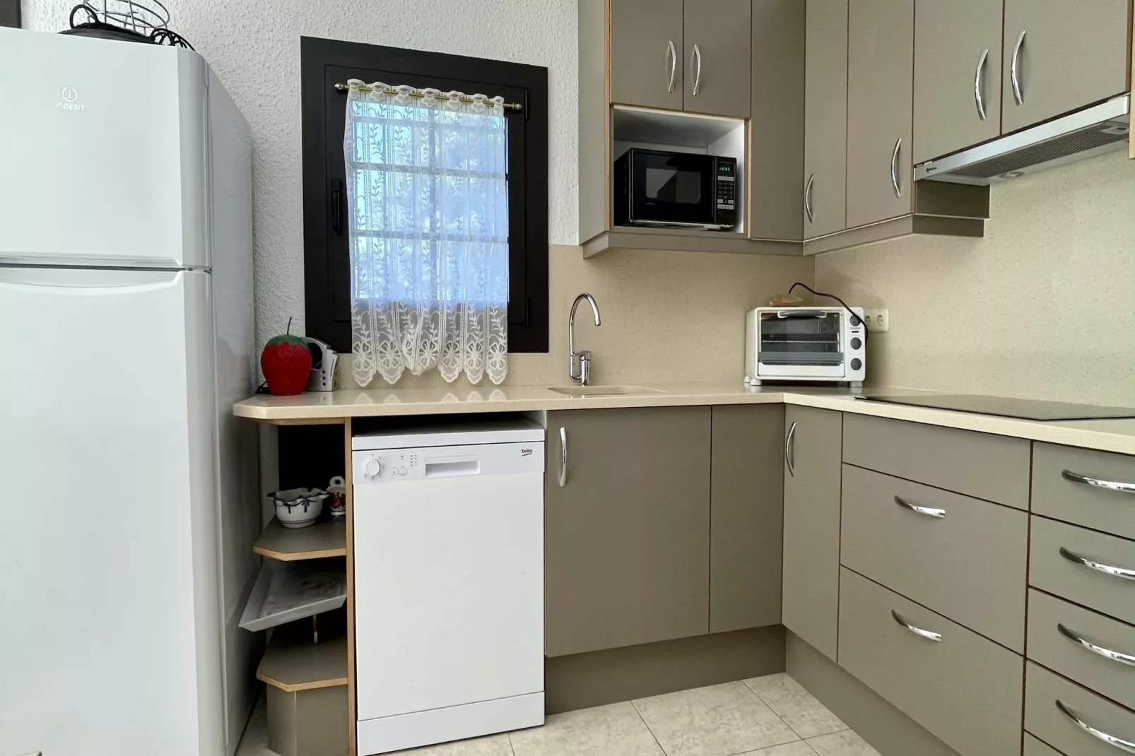 VOLENDAM 18-Kitchen