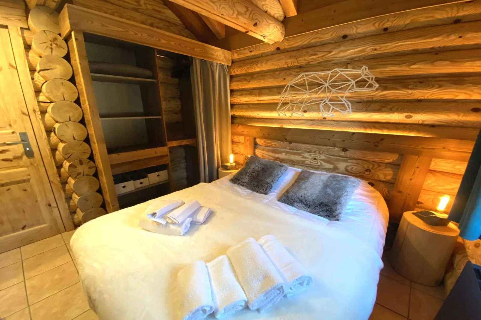 L'OURS BLANC Chalet en rondins-Schlafzimmer