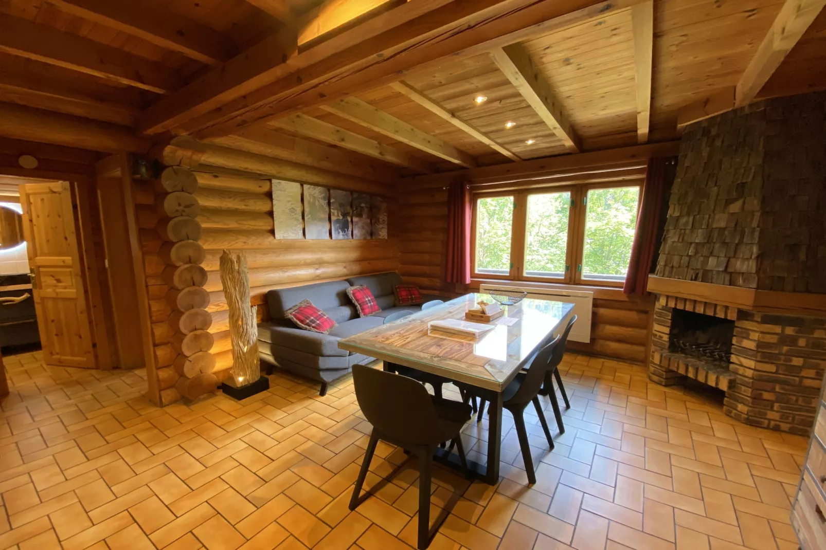 LE GRAND CERF  Chalet en rondins avec SPA Jacuzzi-Wohnzimmer