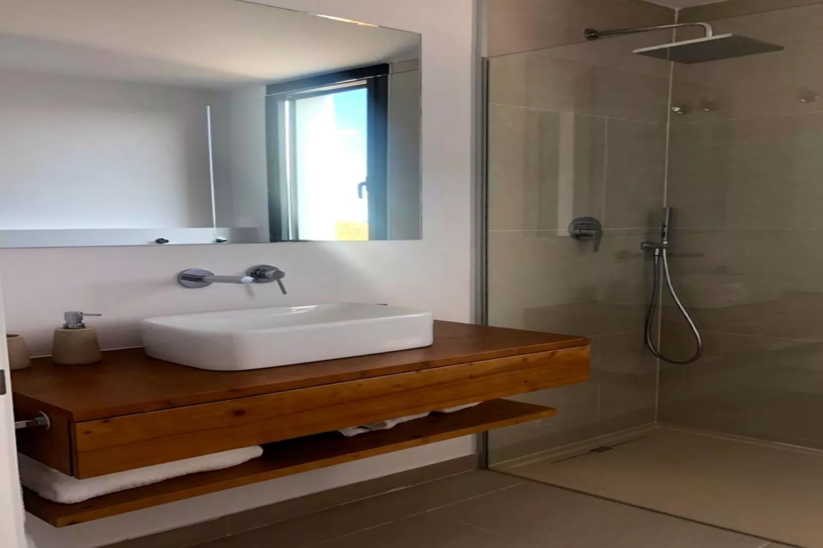 VILLA PINELL-Bathroom