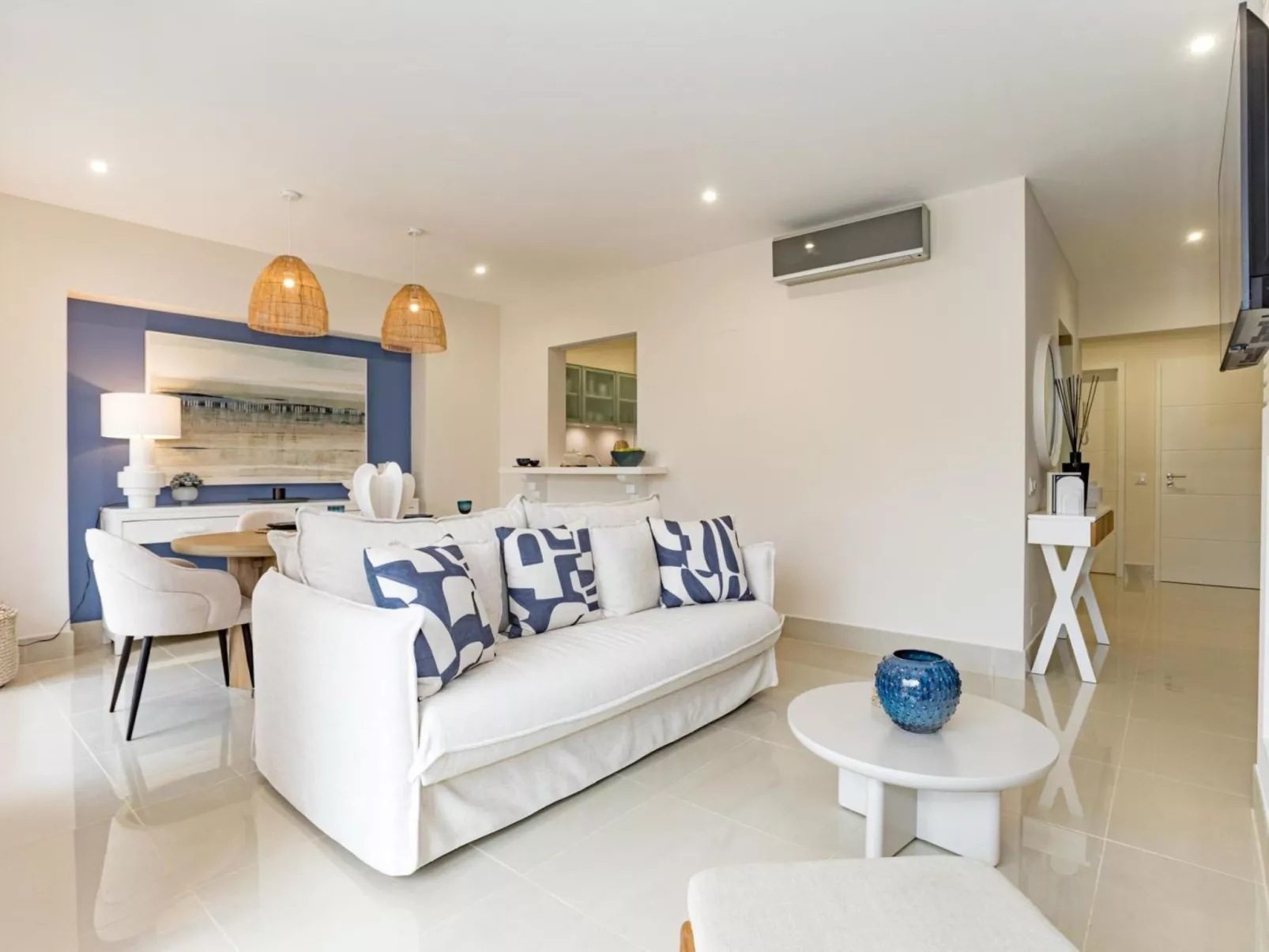 Pine Hills Reva Santuary Modern Elegance-Inside