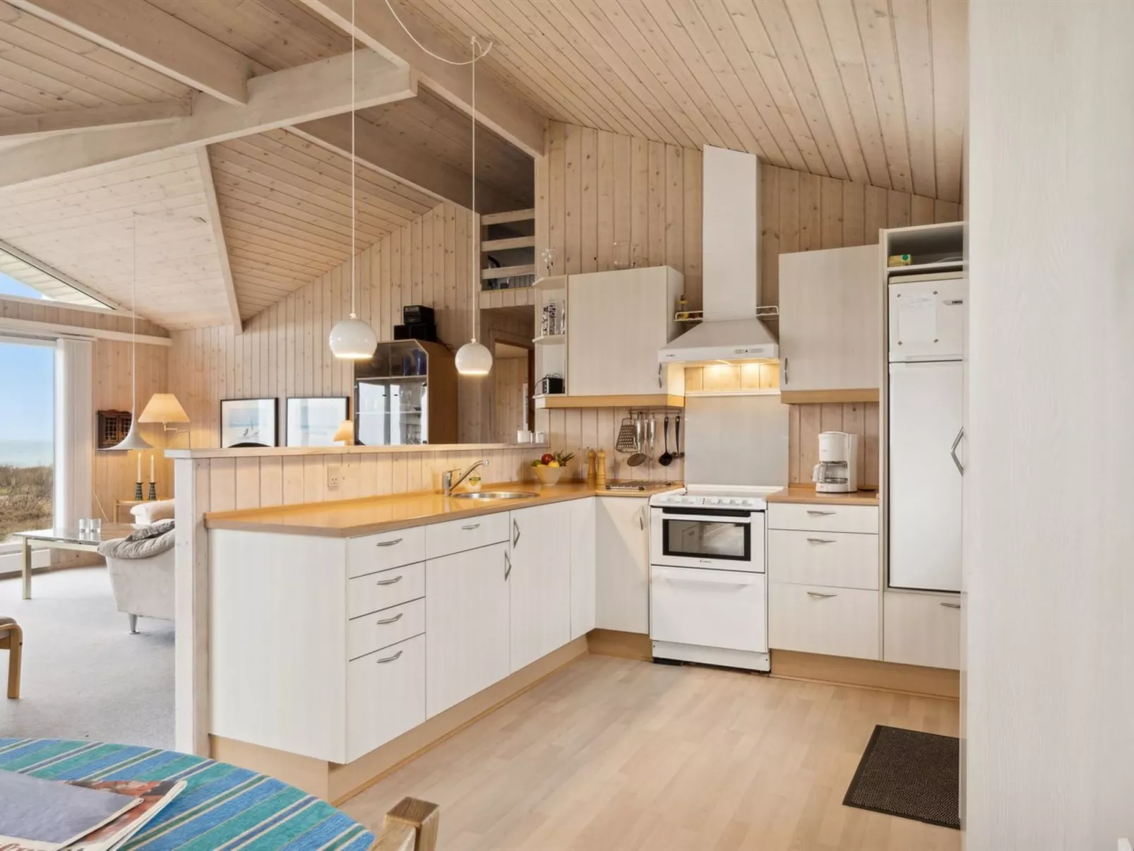 "Suometar" - 90m from the sea-Drinnen