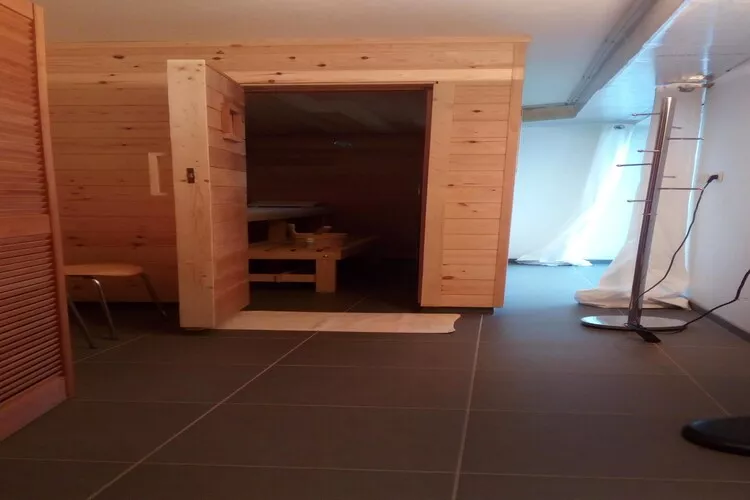 Schöne freistehende Villa mit Sauna in Érezée-Wellness