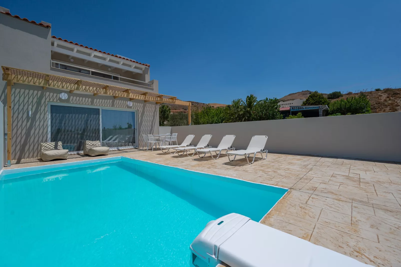 Mythos 4-Piscine