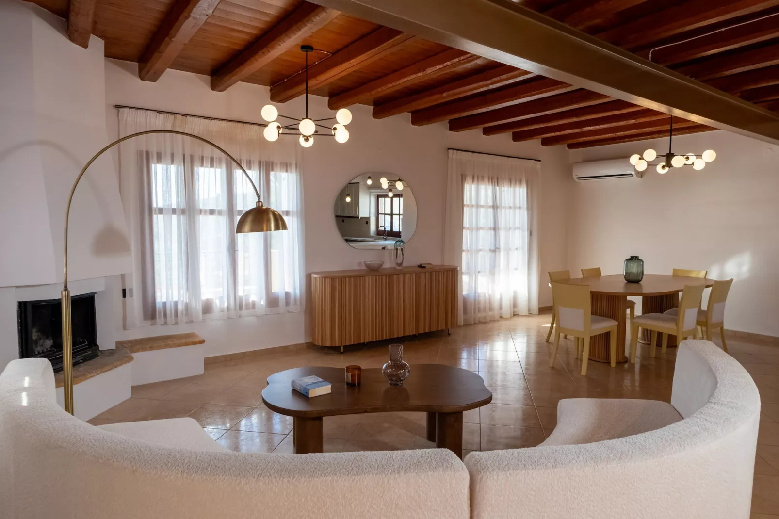 Ami Manoir-Living room