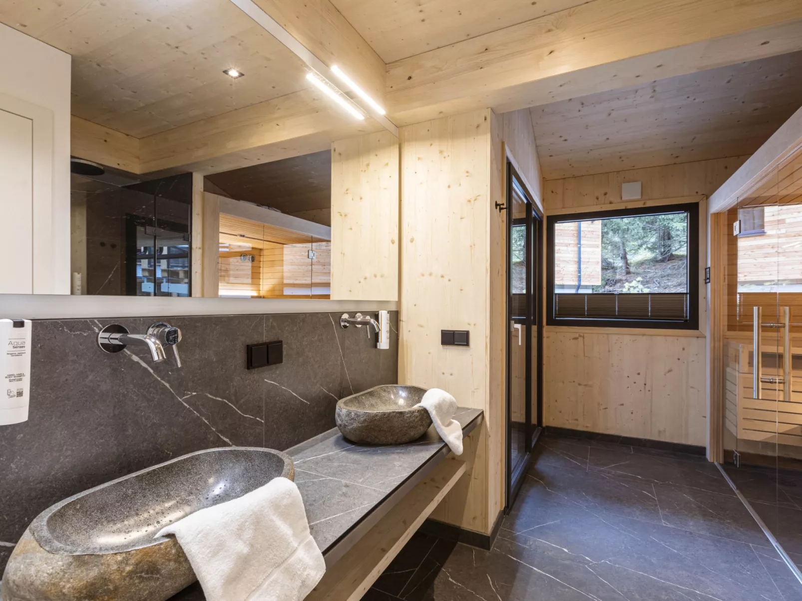 Superior #10 mit Sauna & Hot Tub-Inside