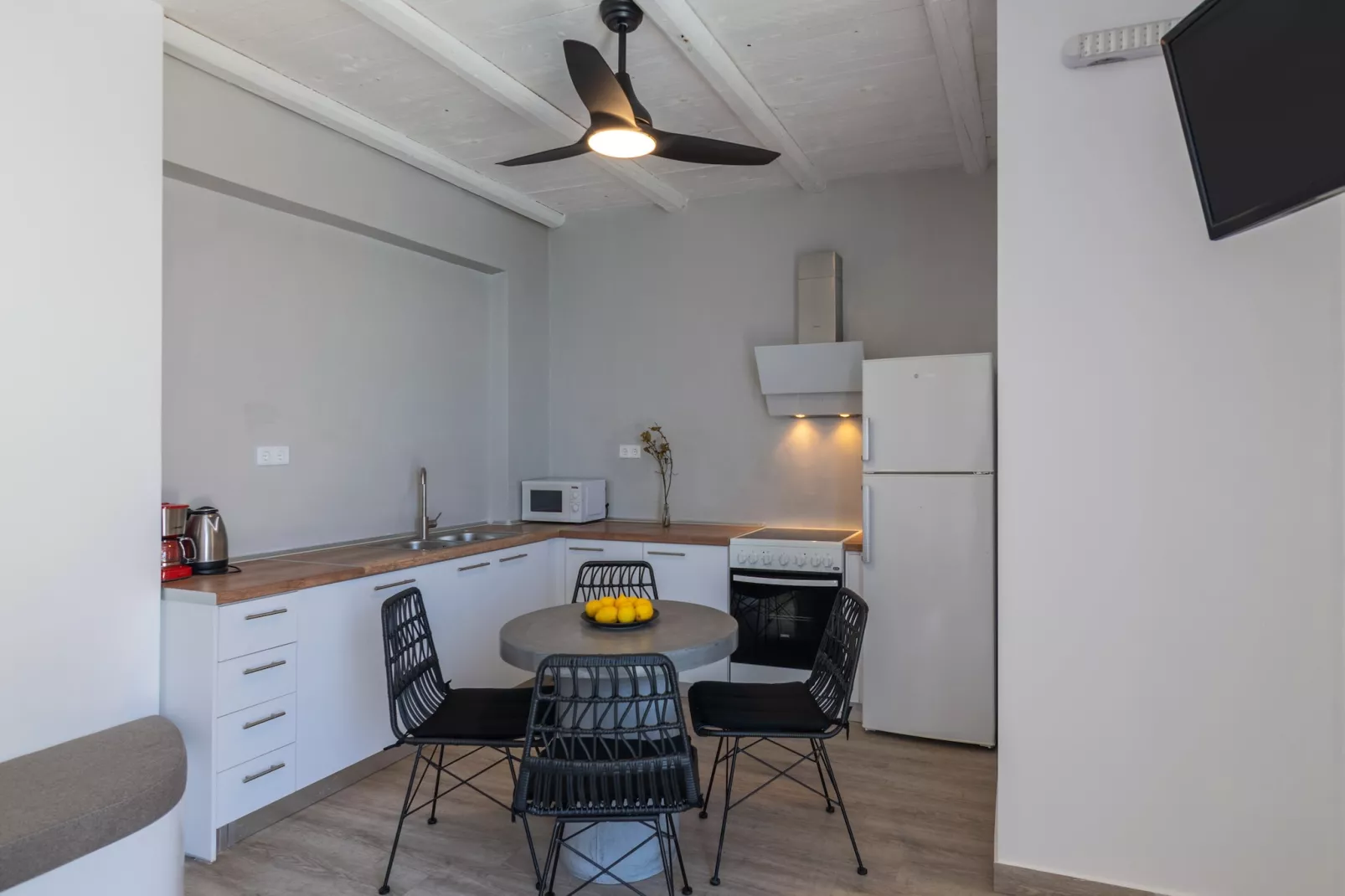 Pyrgos Exclusive 3-Kitchen