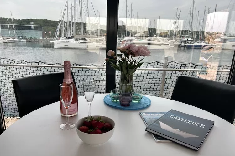 Floating 44 - Boot 1 Nikse / 3 Personen-Wohnzimmer