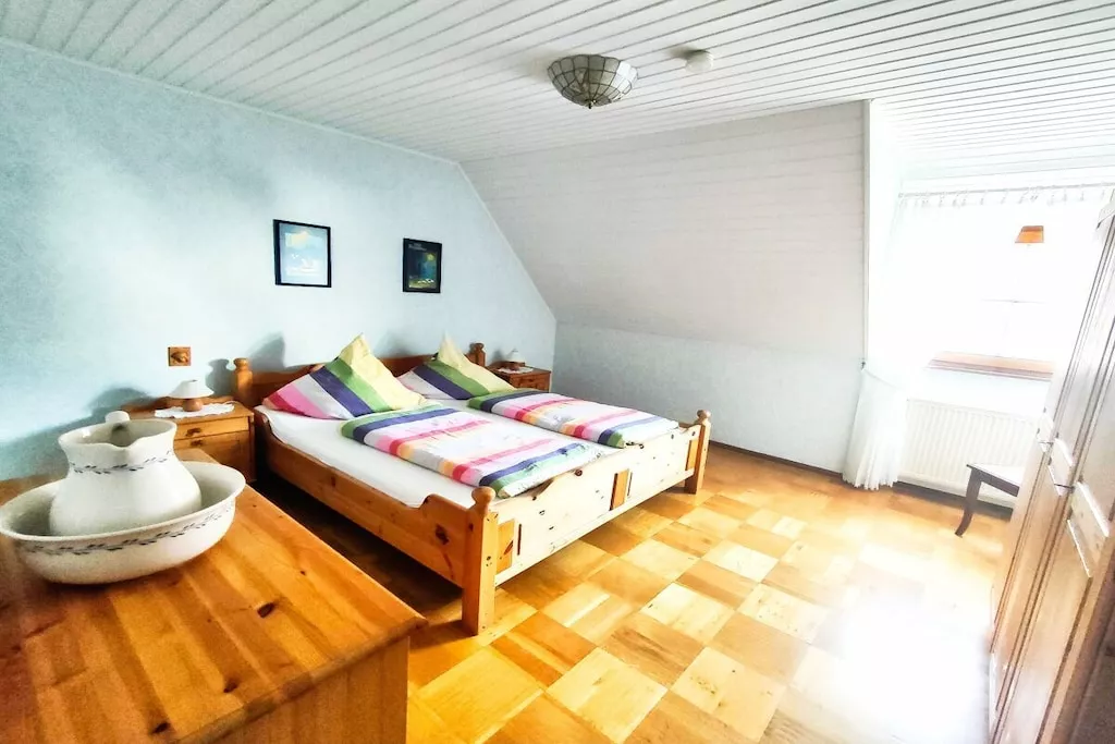 66650-Schlafzimmer