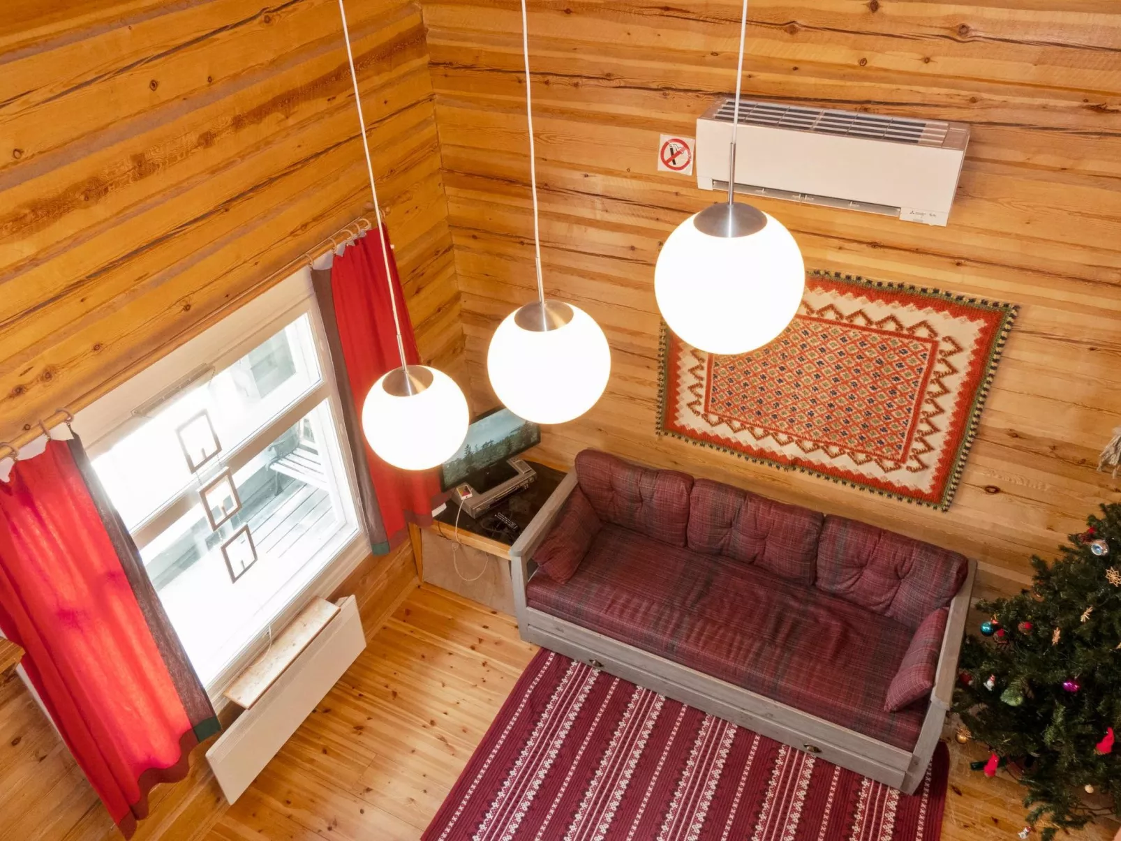 Joulupukin mökki-Inside