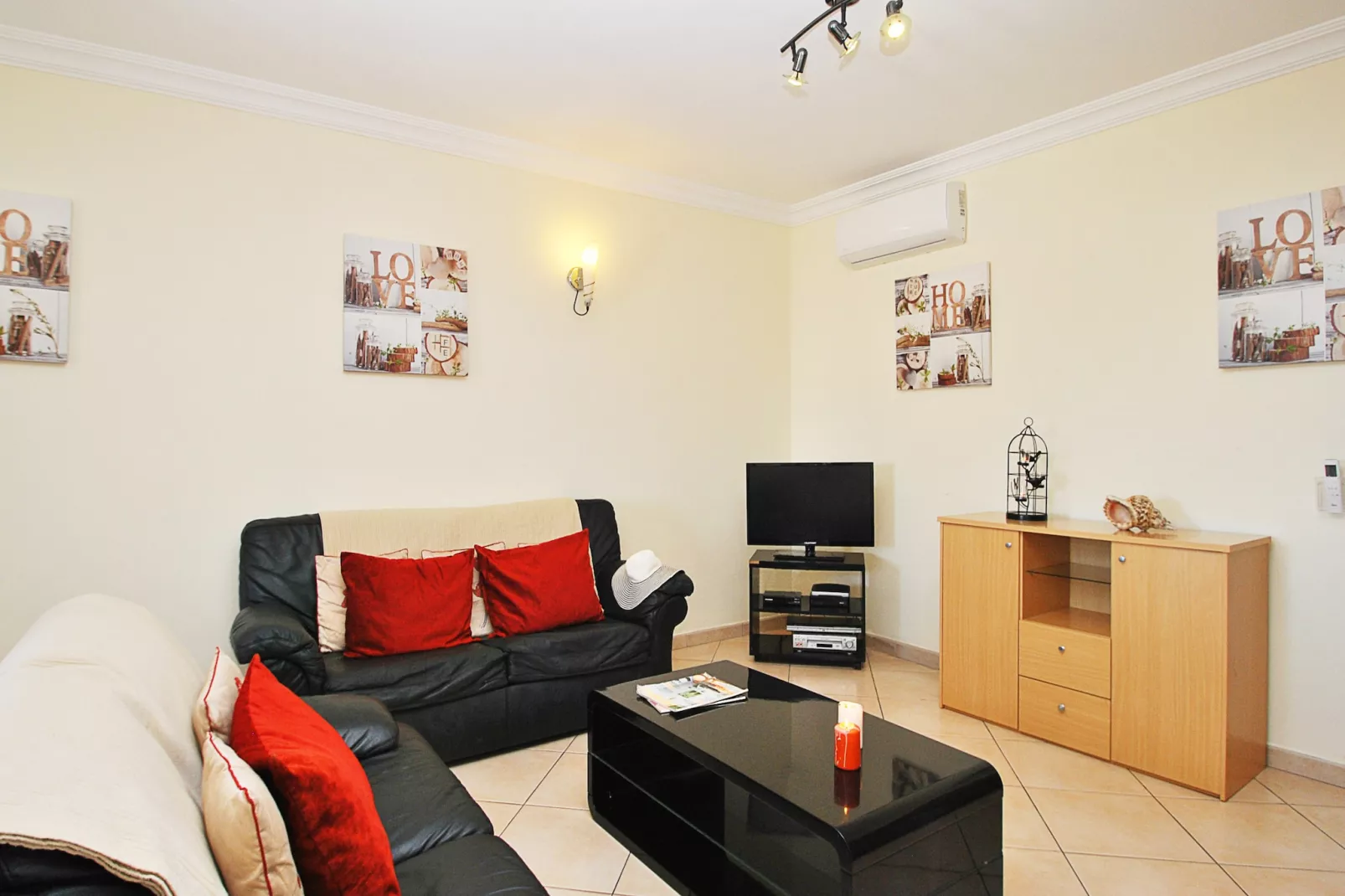 Apartment Paphos-Living room