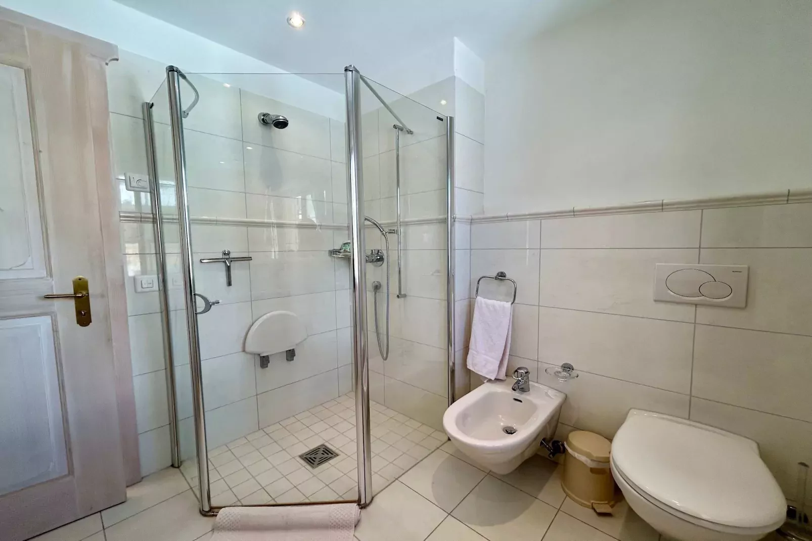 Marvelous Luxurious Furnished Flat with Outstanding Views-Bathroom