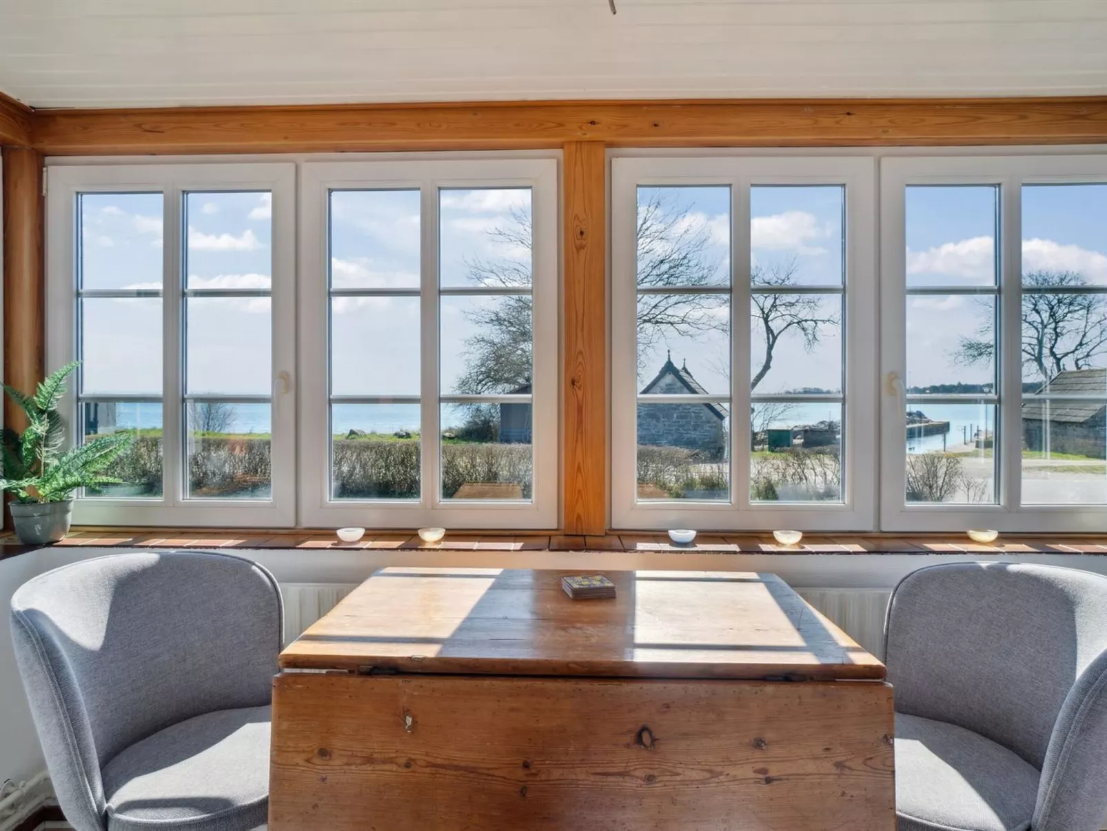 "Hakon" - 40m from the sea-Inside