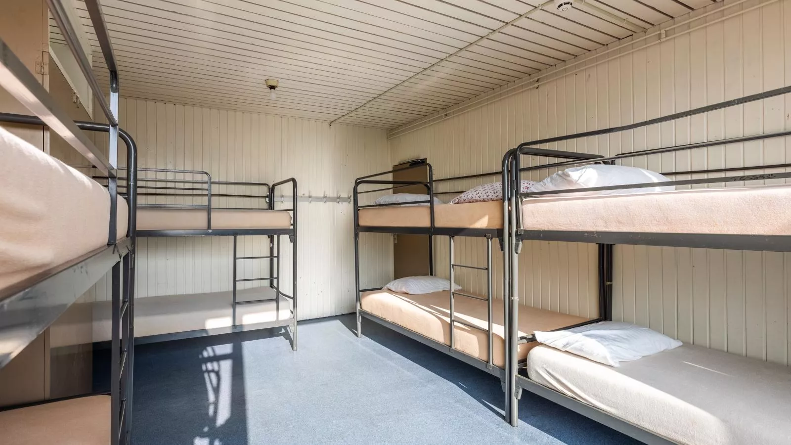 De Kaag Watersport Groepsaccommodatie - 80 pers-Bedroom
