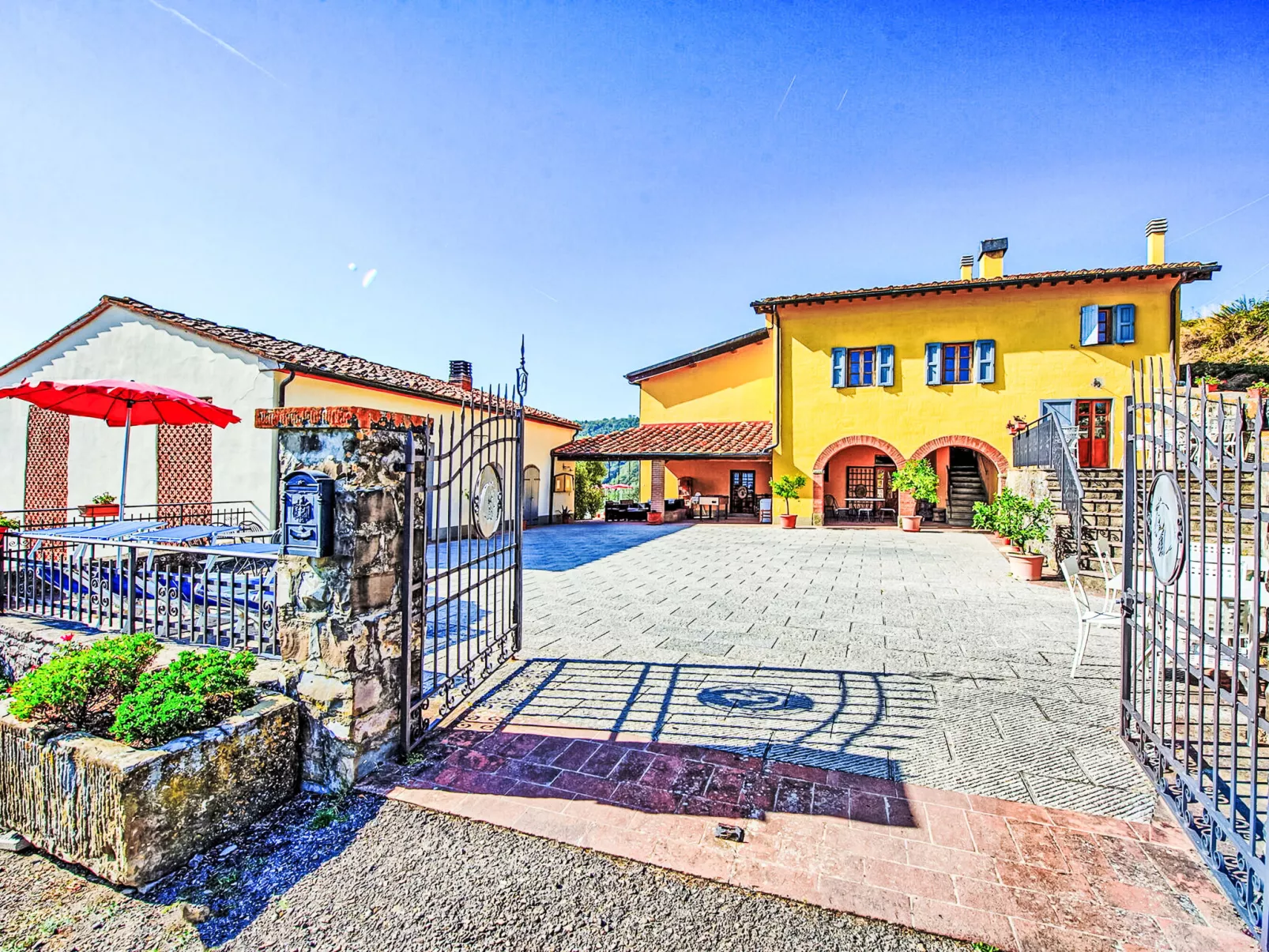Antico Loggiato-Outside