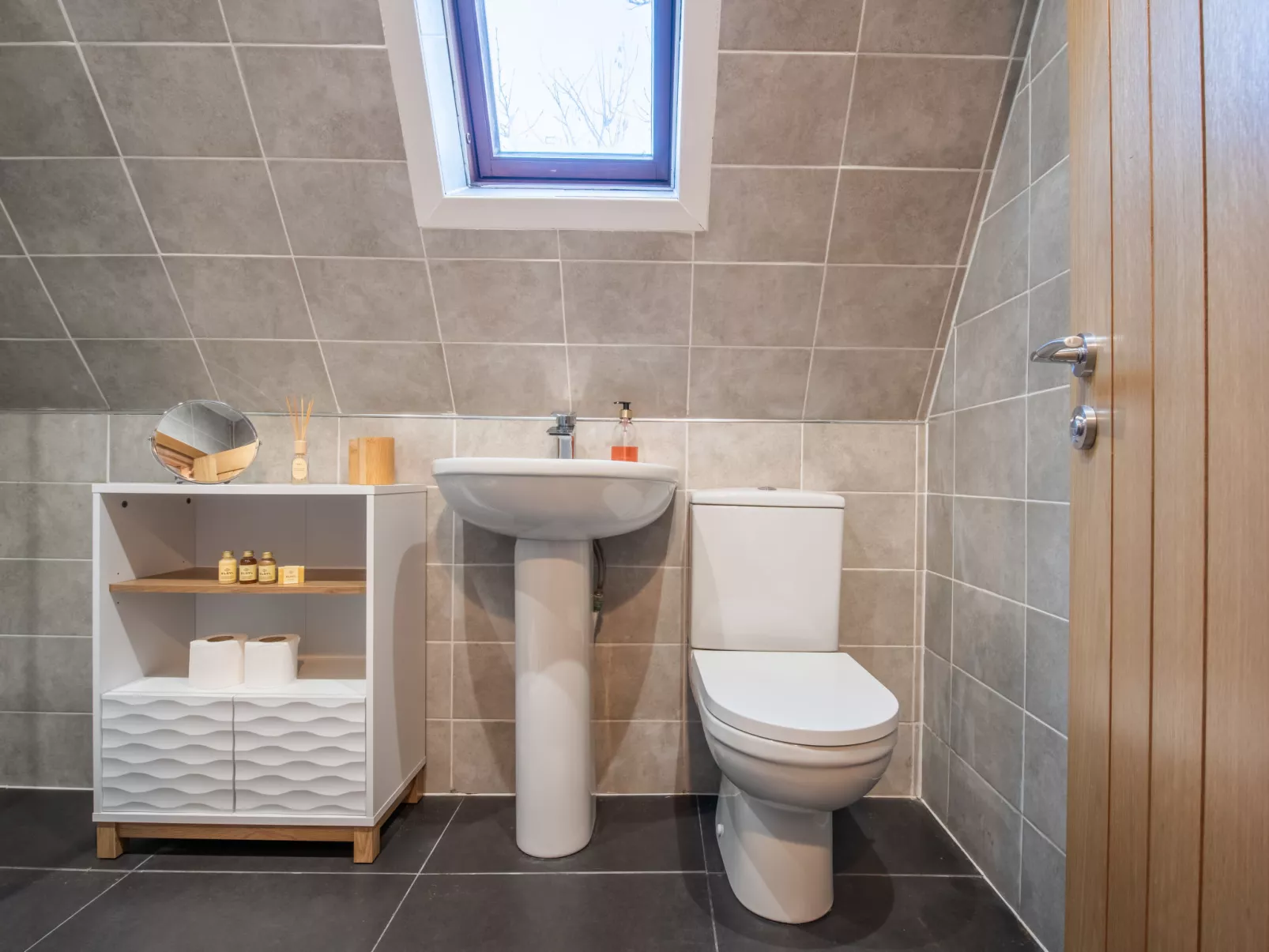 Loch Lochy Retreat-Inside