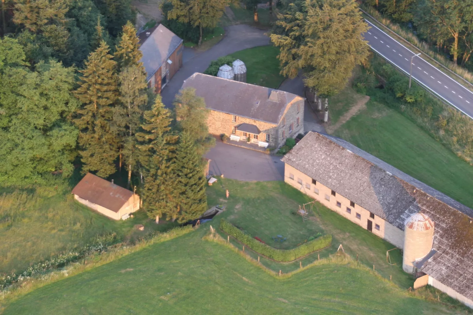 Le Moulin d'Halconreux-Außenbereich Sommer