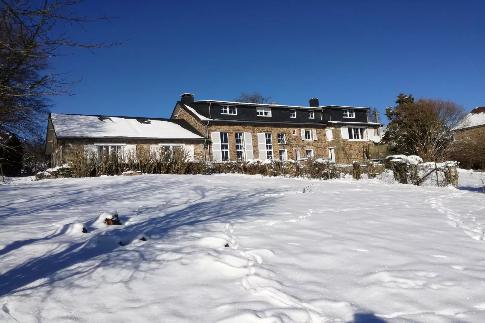 La Tannière-Exterior summer