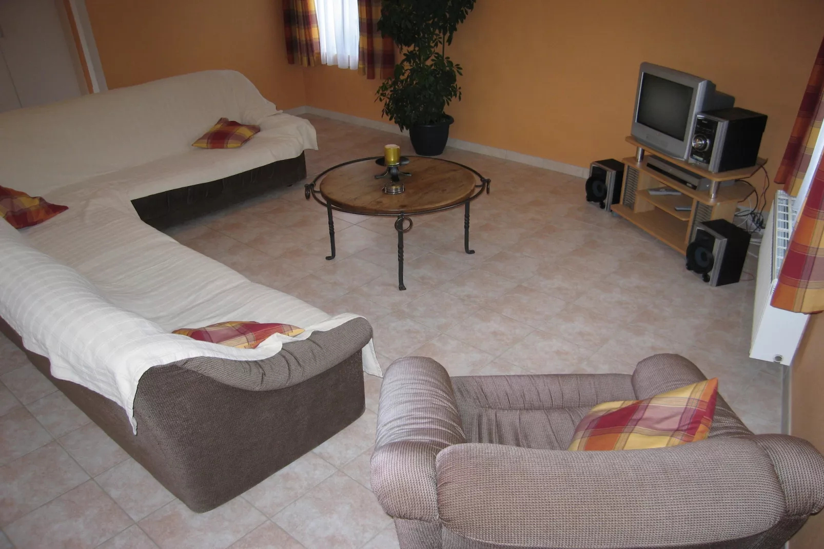 Ol Vich Périr-Living room