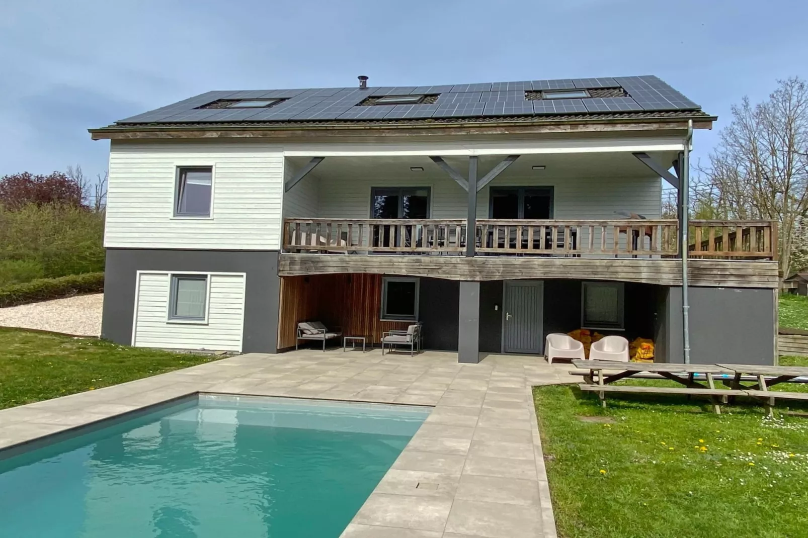 LE BERCAIL-Exterior summer