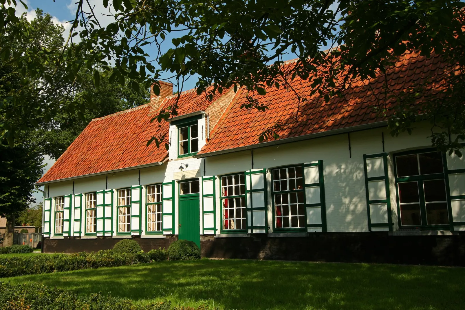 Goed van den Bogaerde-Exterior summer