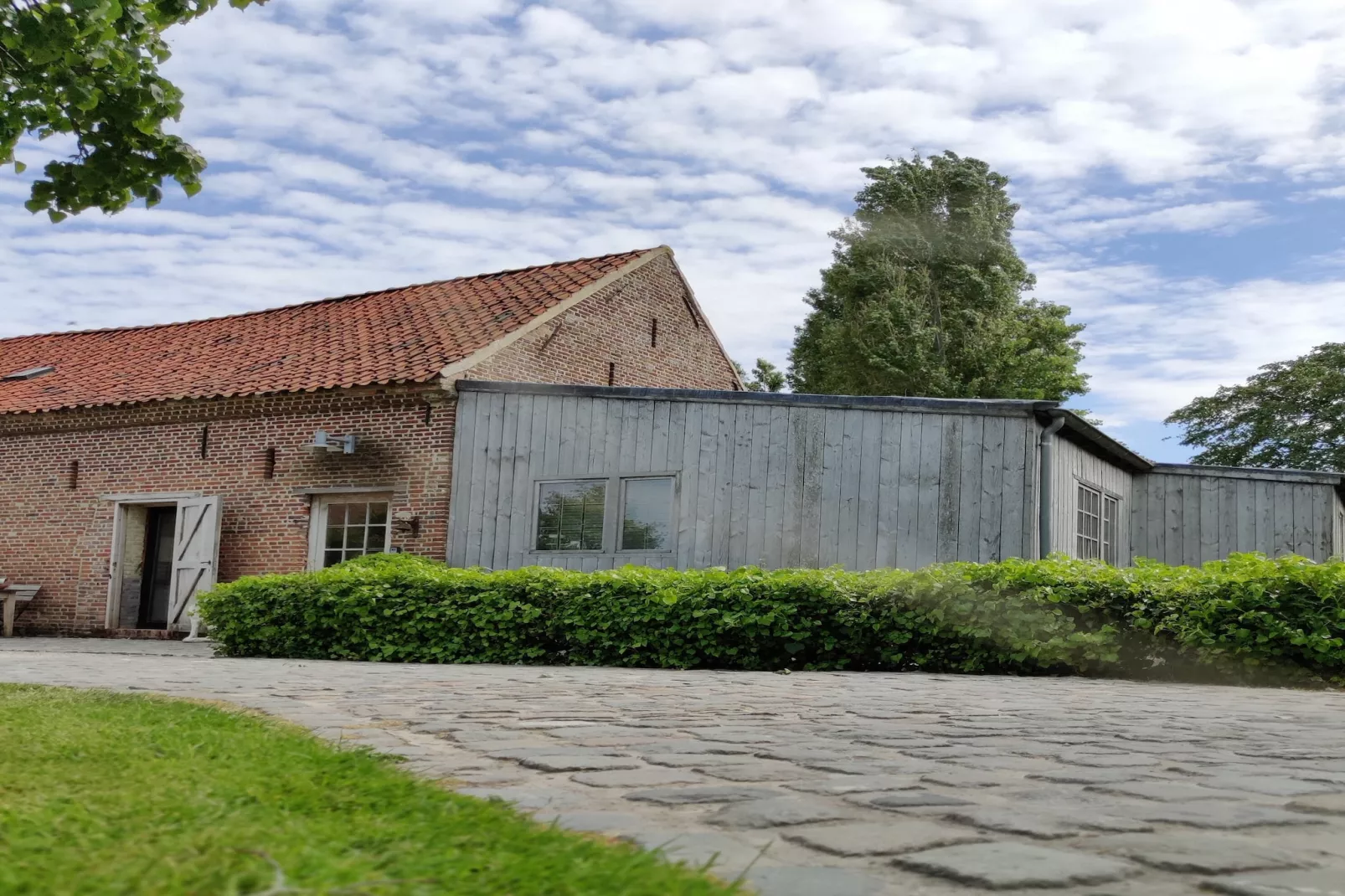 Ruytershuys-Exterior summer