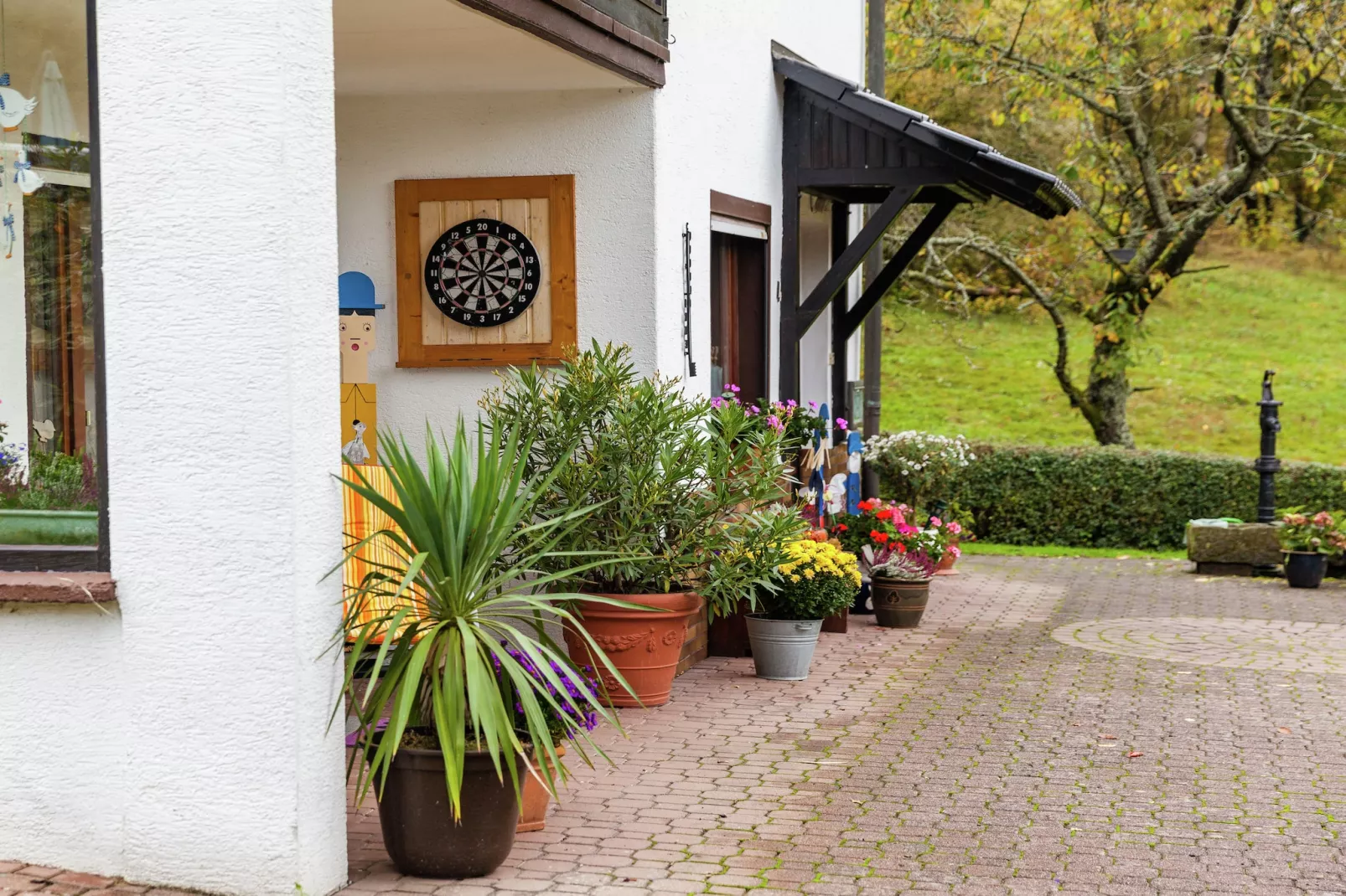 Goebel-Exterior summer