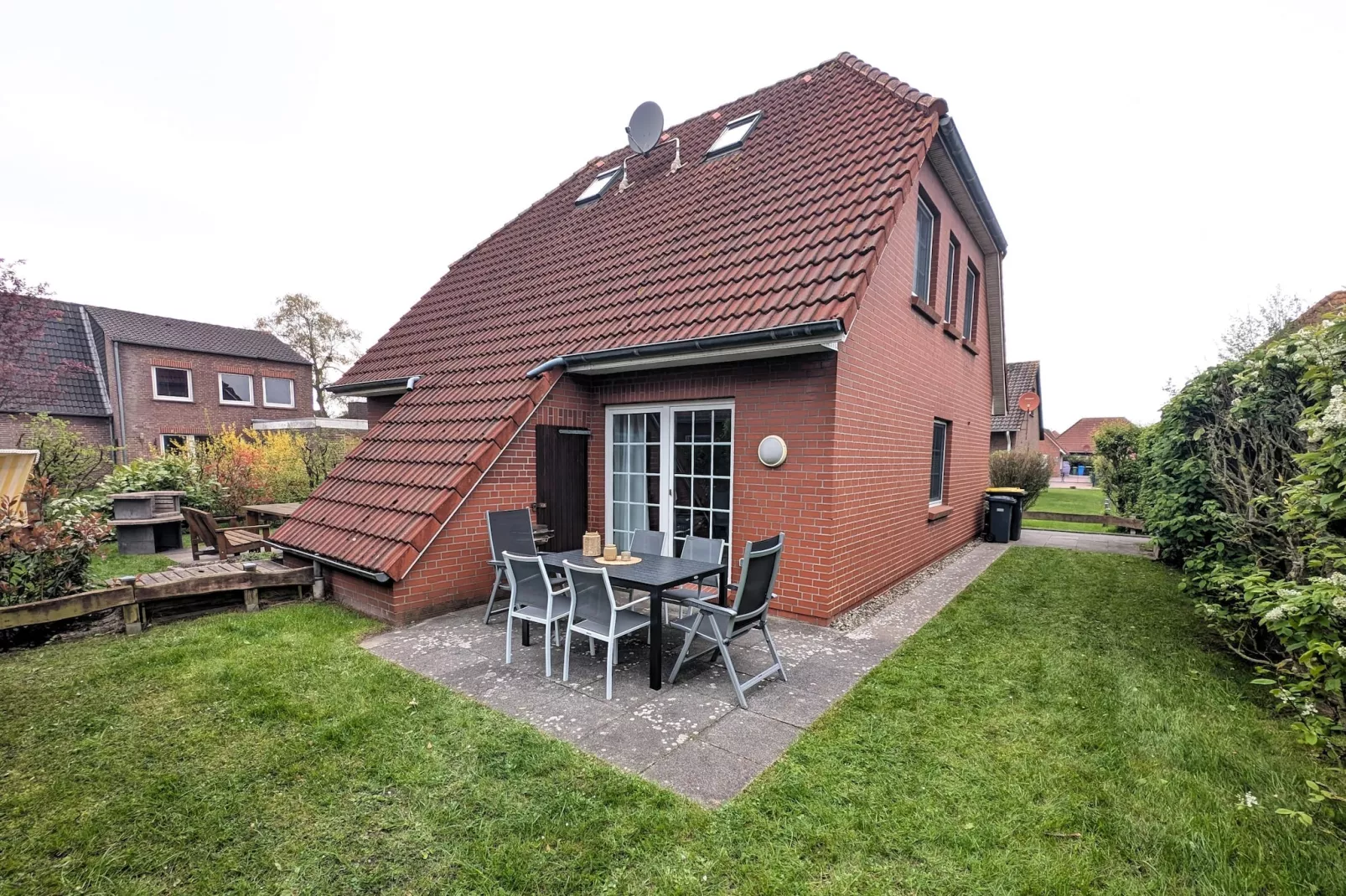 Ferienhaus Neßmersiel-Exterior summer