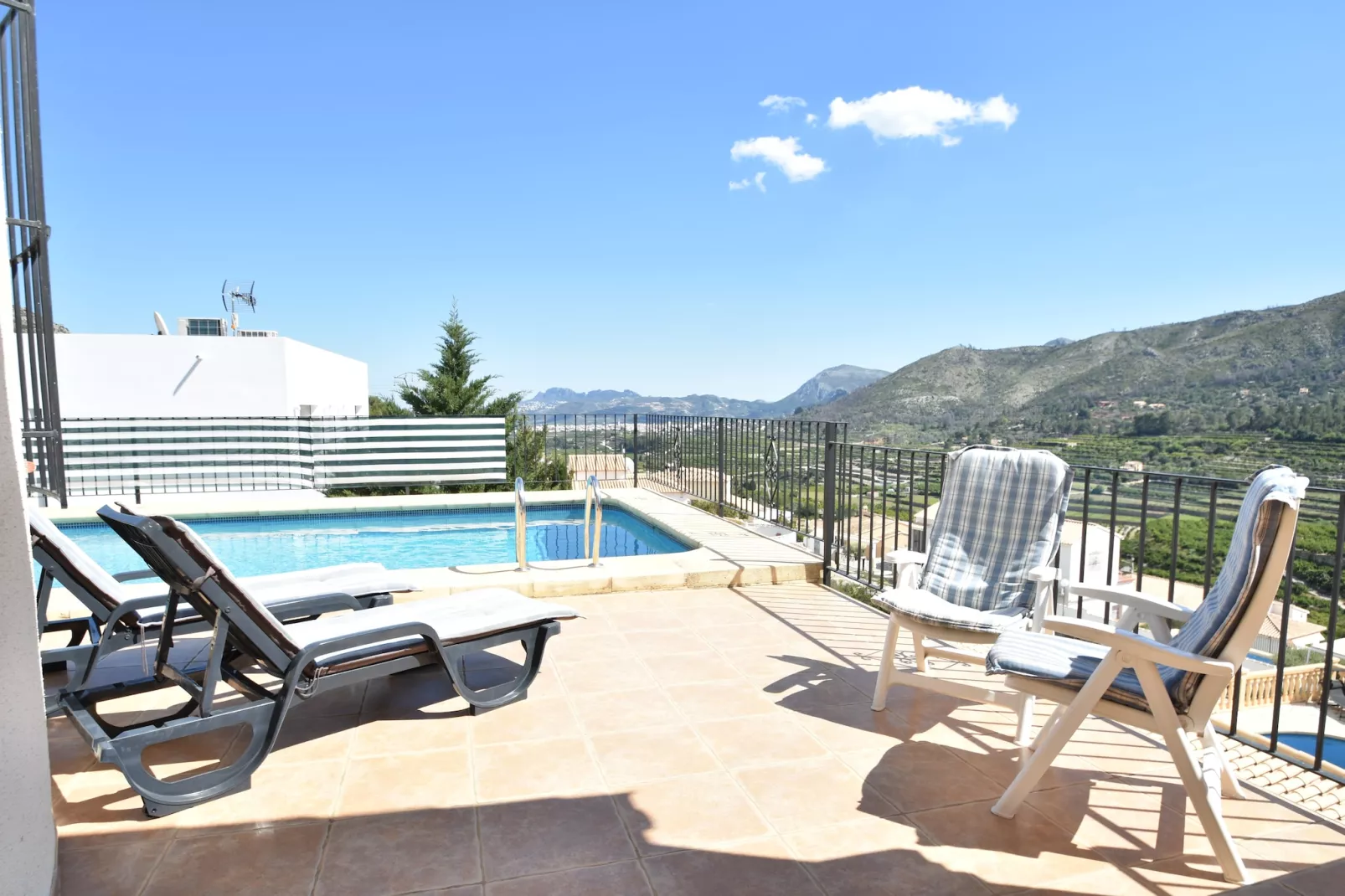 Les Bassetes-Pool